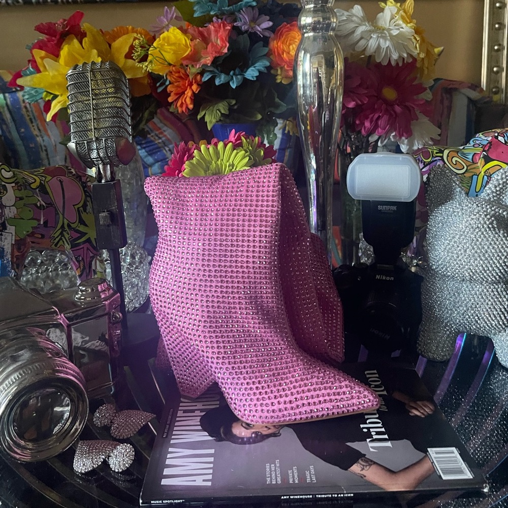 MATERIAL GIRL! - Picture 7 of 8